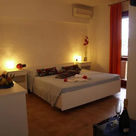 Club Esse Cala Bitta 3* Baja Sardinia
