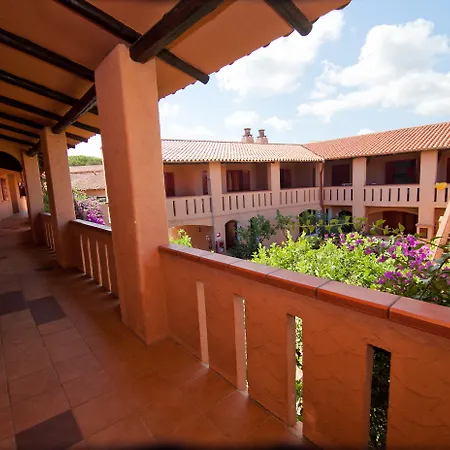 Club Esse Cala Bitta فندق