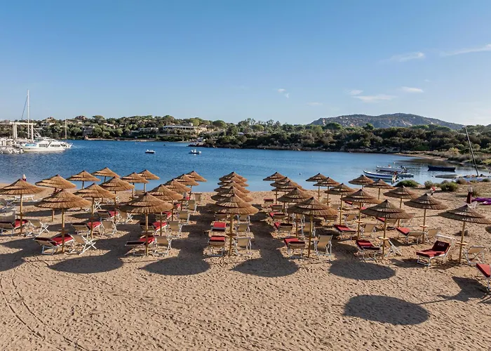 Hotel Club Esse Cala Bitta 3*