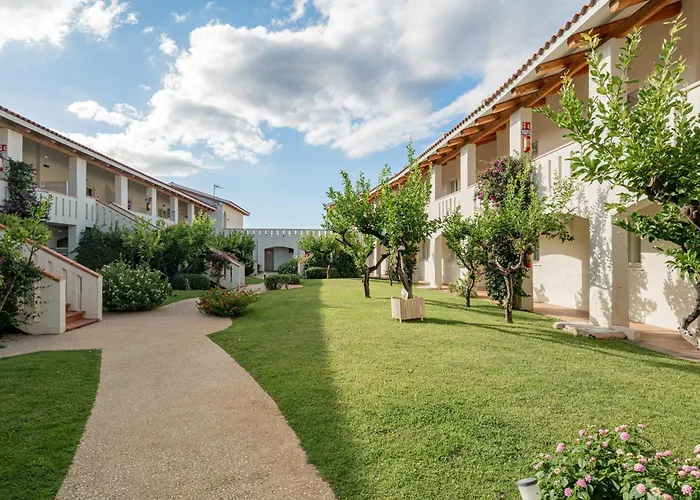 Club Esse Cala Bitta Hotel 3*