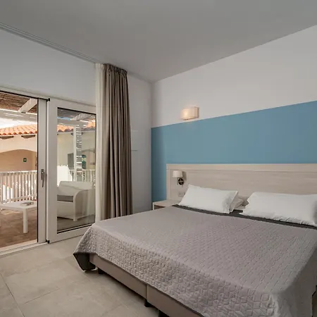 Club Esse Cala Bitta 3* Baja Cerdeña