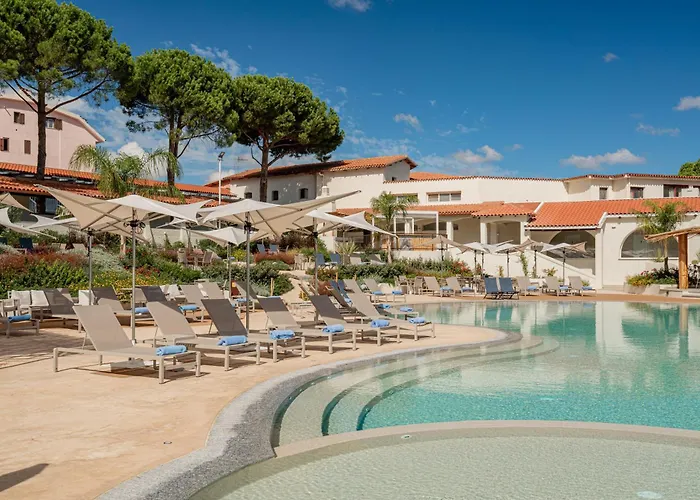 Hotel Club Esse Cala Bitta 3*